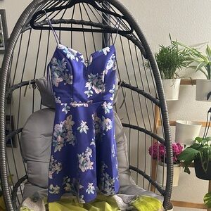 City Studio Vibrant Blue Dress. It’s actually size 3. Couldn’t find the option.